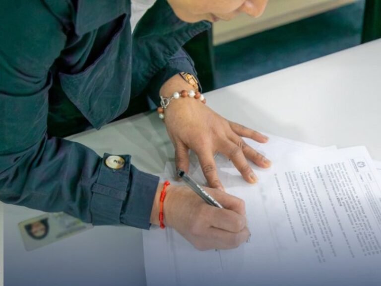 Descubre a los 69 Aspirantes que Compiten por Firmas para la Presidencia de Colombia