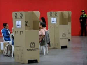 Indecisión Electoral en Colombia 2026: Encuestas Muestran Rechazo a Precandidatos y Coaliciones