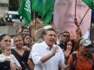 Mauricio Lizcano presidencia 2026: Lanza "La otra consulta" desde Manizales