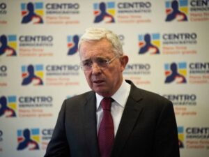 Uribe apoya De la Espriella: Alianza estratégica para la segunda vuelta 2026